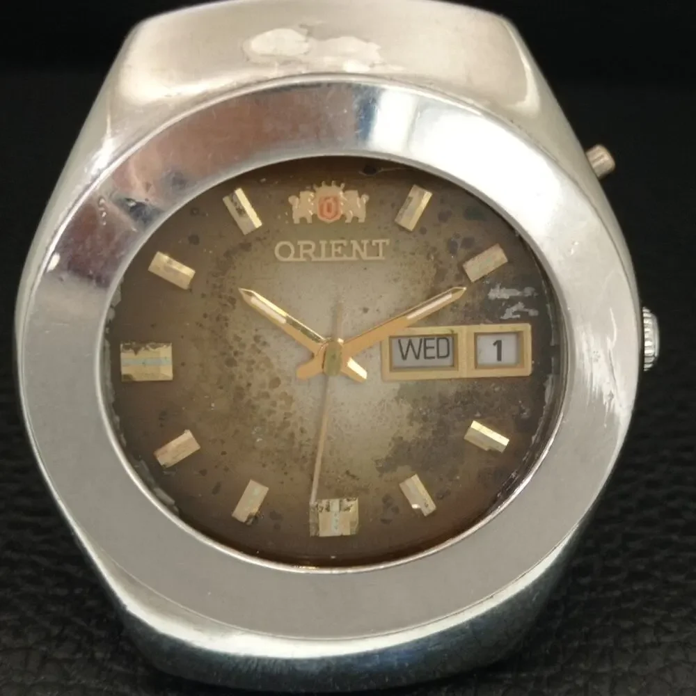 Vintage 1979 Orient Automatic Mens Silver Watch W/daydate & Gold accents - Picture 4 of 10